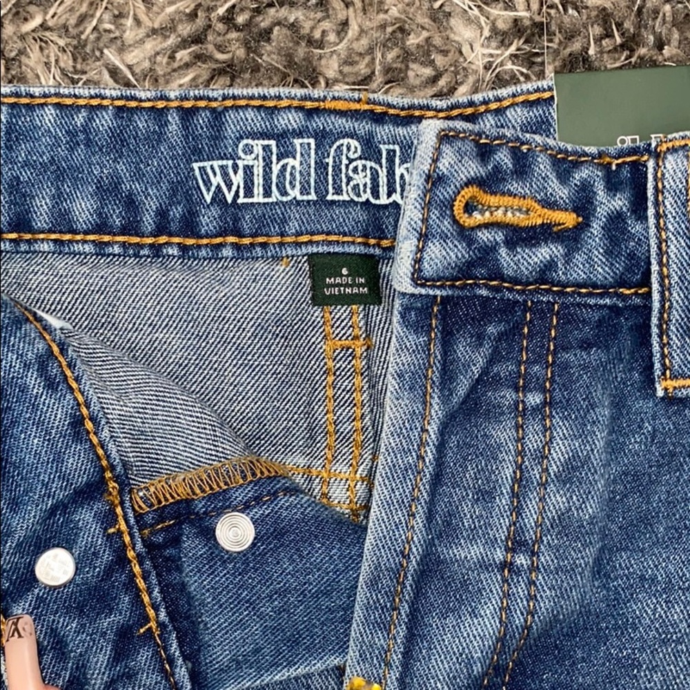 Shorts - Picture 2 of 4